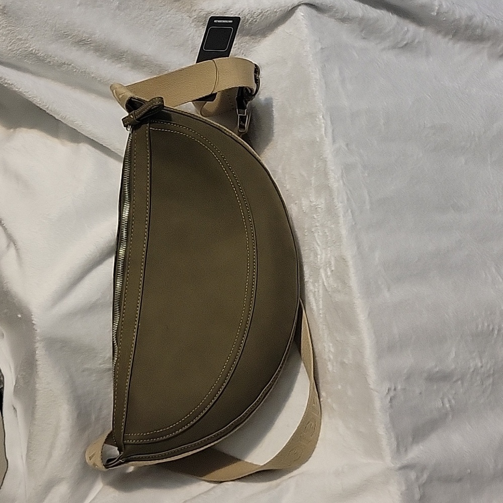 NWT True Religion Crossbody Bag - Picture 3 of 5